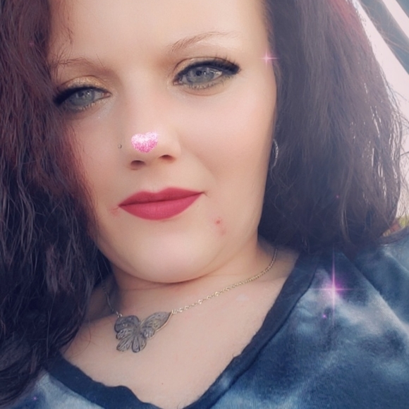 Meet your Posher, Jenn - Picture 8 of 8